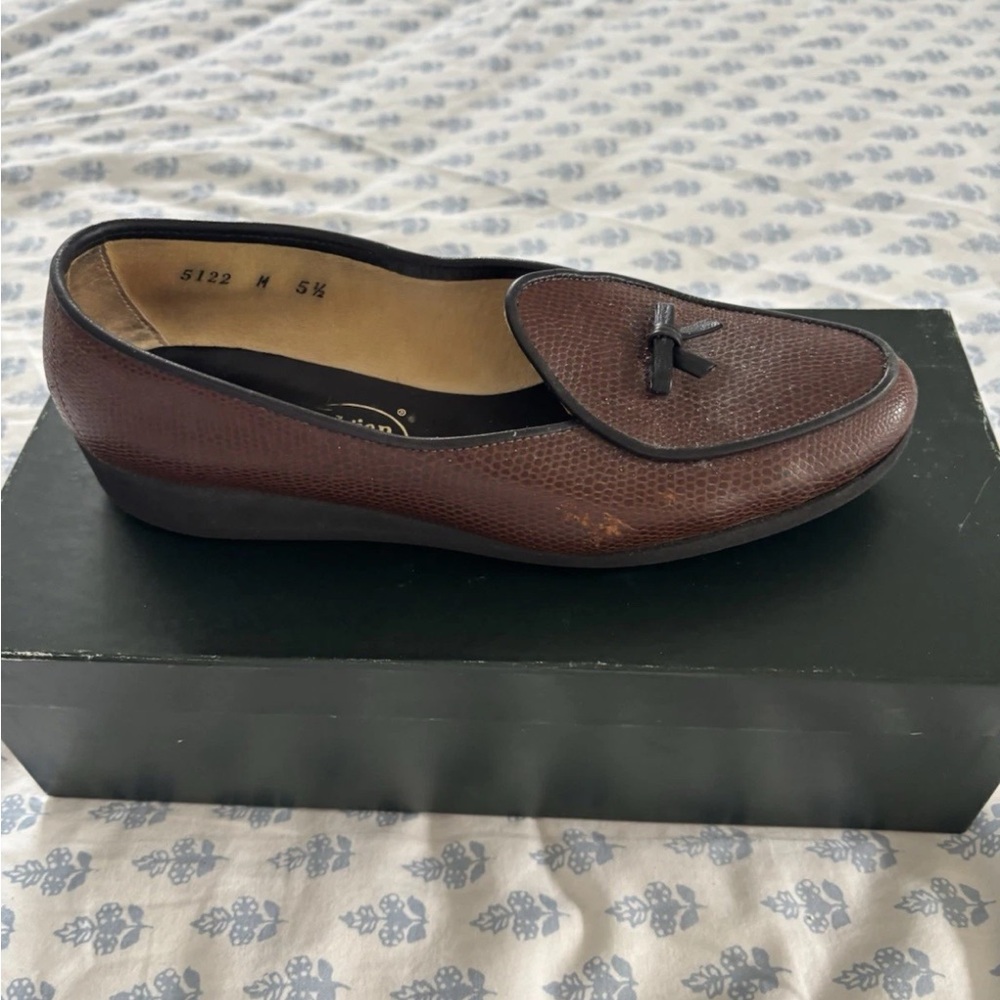 Belgian Shoes brown lizard calf Travelette bow loafer women’s size 5.5